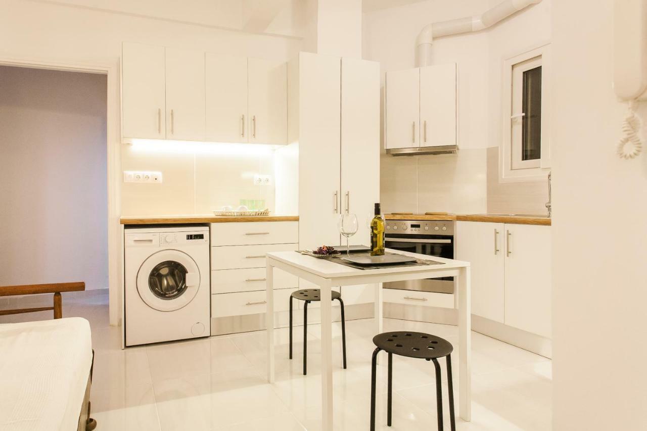 Classy Private Double Rooms In Apartment Next To Acropolis Атина Екстериор снимка