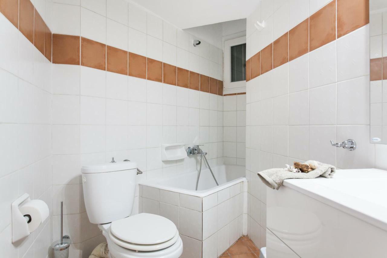 Classy Private Double Rooms In Apartment Next To Acropolis Атина Екстериор снимка